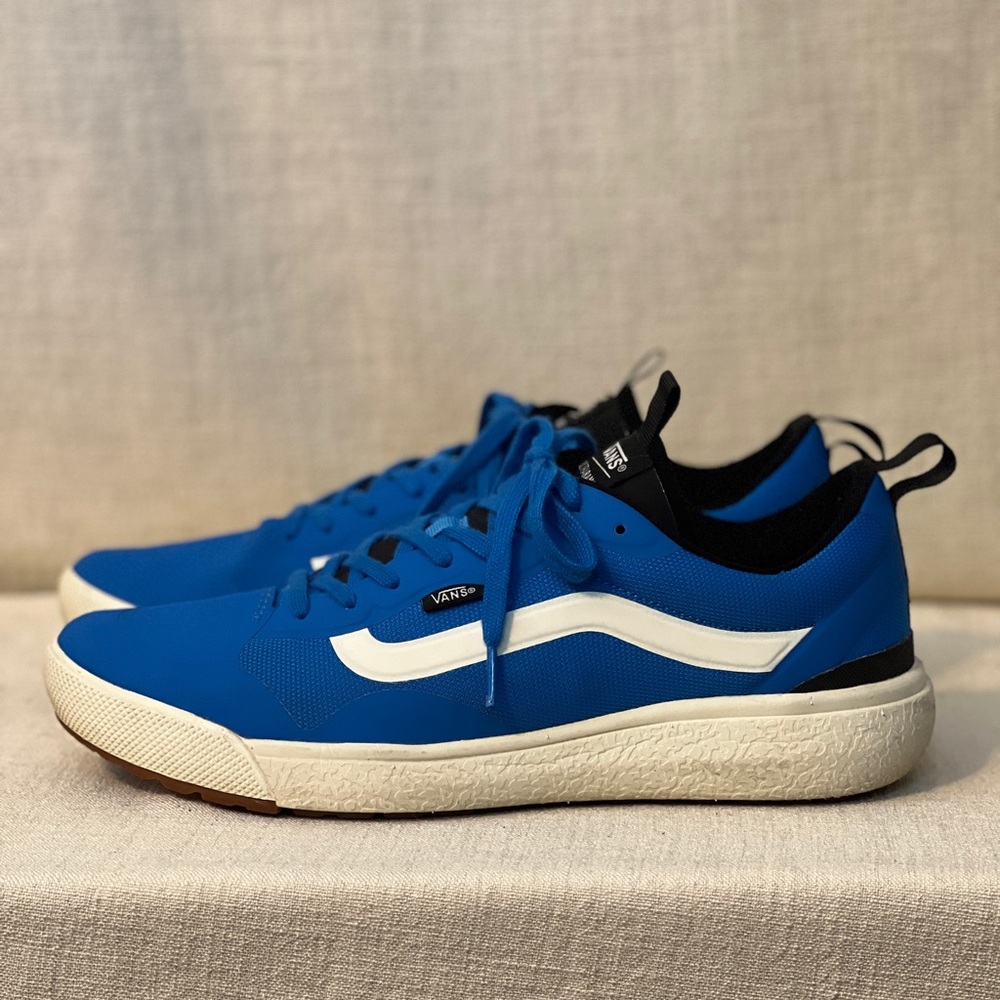 Men’s size 10.5 Blue Vans ultra range shoes